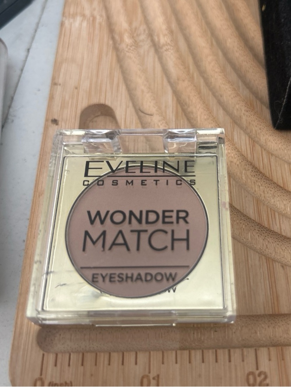 Eye shadow
